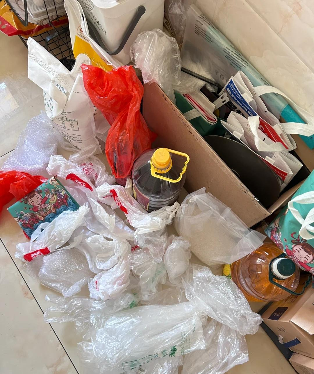 Trong nh&agrave; c&oacute; 10 thứ 