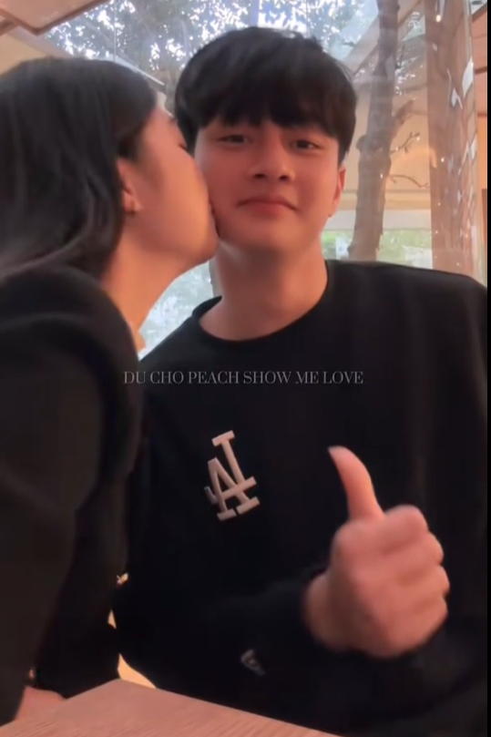 Thủ môn hotboy Cao Văn Bình U23 Việt Nam đã có bạn gái xinh xắn, tình cảm cỡ này, hội fangirl Thủ môn hotboy Cao Văn Bình U23 Việt Nam đã có bạn gái xinh xắn, tình cảm cỡ này, hội fangirl