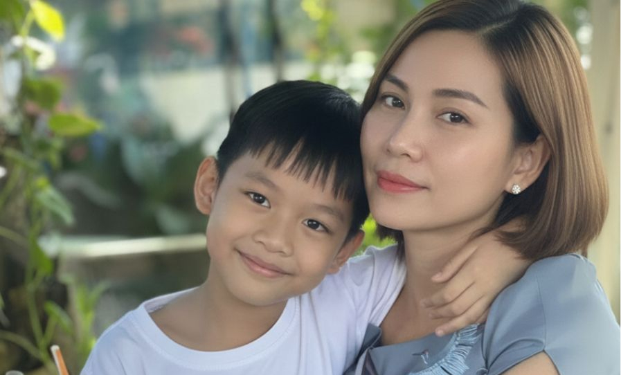 Con n&oacute;i: "Mẹ ơi, nh&agrave; c&aacute;c bạn gi&agrave;u qu&aacute;. Nhiều bạn mang theo iPhone, iPad" - C&acirc;u trả lời đi ngược số đ&ocirc;ng của b&agrave; mẹ TP.HCM- Ảnh 1.