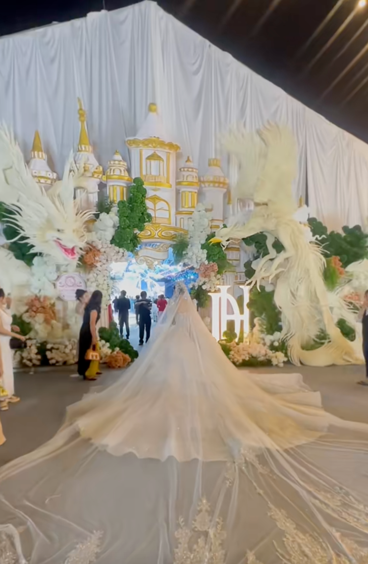 C&ocirc; d&acirc;u T&acirc;y Ninh lấy chồng Campuchia: Cận cảnh dinh thự mang t&ecirc;n c&ocirc; d&acirc;u v&agrave; m&agrave;n "rước đại gia về ở rể" c&oacute; 1-0-2- Ảnh 14.