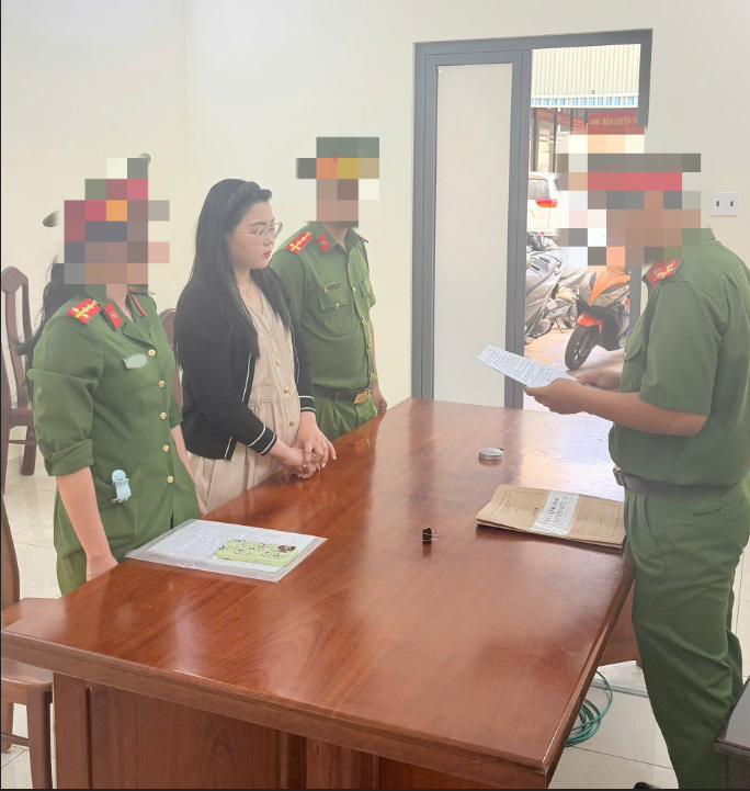 Khởi tố vụ sản xuất mỹ phẩm, kem trộn "SKIN Cream" giả- Ảnh 1. Khởi tố vụ sản xuất mỹ phẩm, kem trộn "SKIN Cream" giả- Ảnh 1.