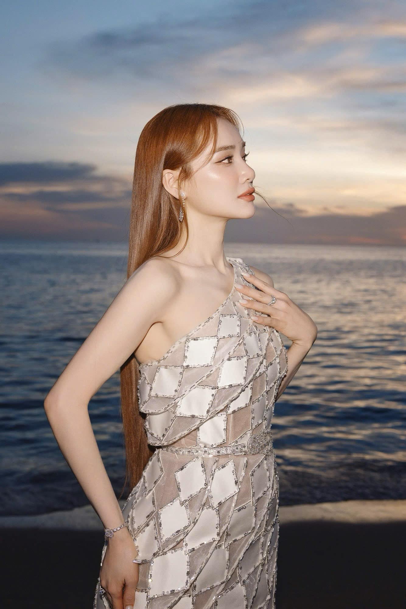 Visual Nh&atilde; Phương cam thường vẫn s&aacute;ng bừng ngay khi vừa sinh con thứ 3, 