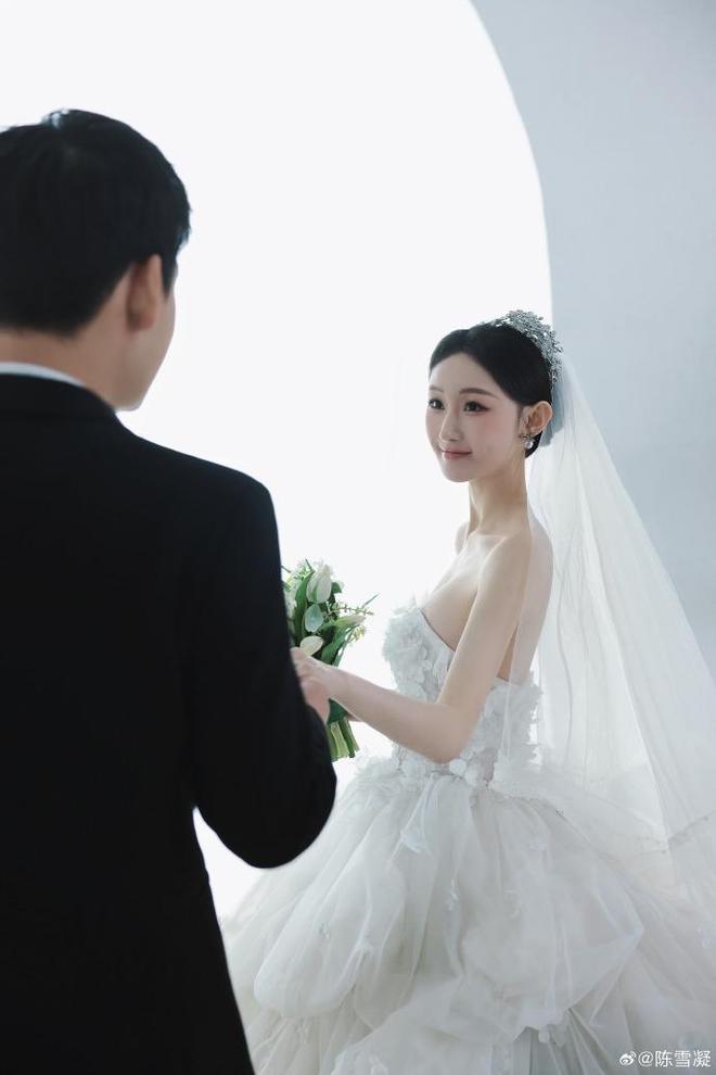 Diễn biến sốc vụ nữ ca sĩ bị thiếu gia “cắm sừng” sau vài ngày cưới: Netizen chỉ biết phán Diễn biến sốc vụ nữ ca sĩ bị thiếu gia “cắm sừng” sau vài ngày cưới: Netizen chỉ biết phán