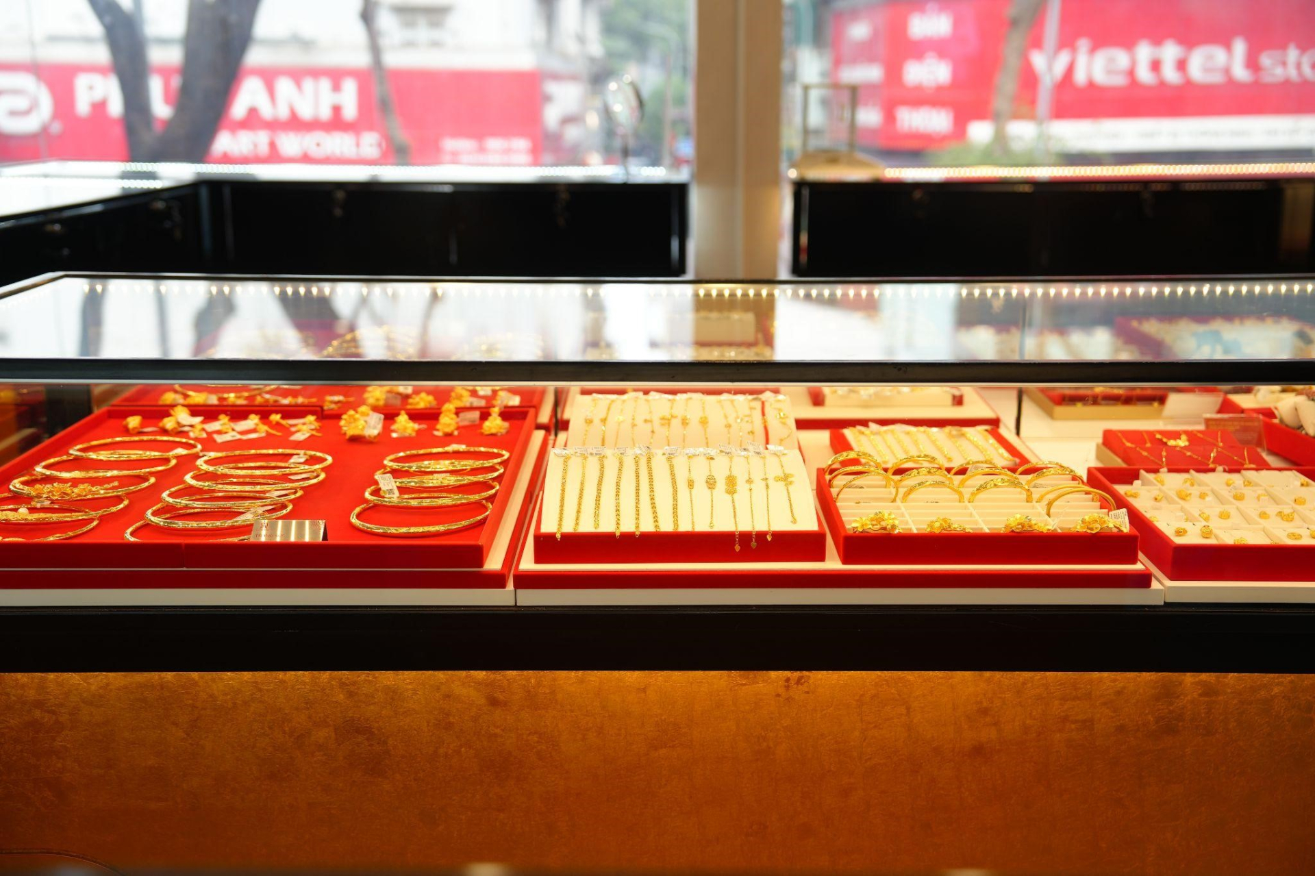 Ở S&agrave;i G&ograve;n, người ta đeo v&agrave;ng kiểu n&agrave;y!- Ảnh 3.