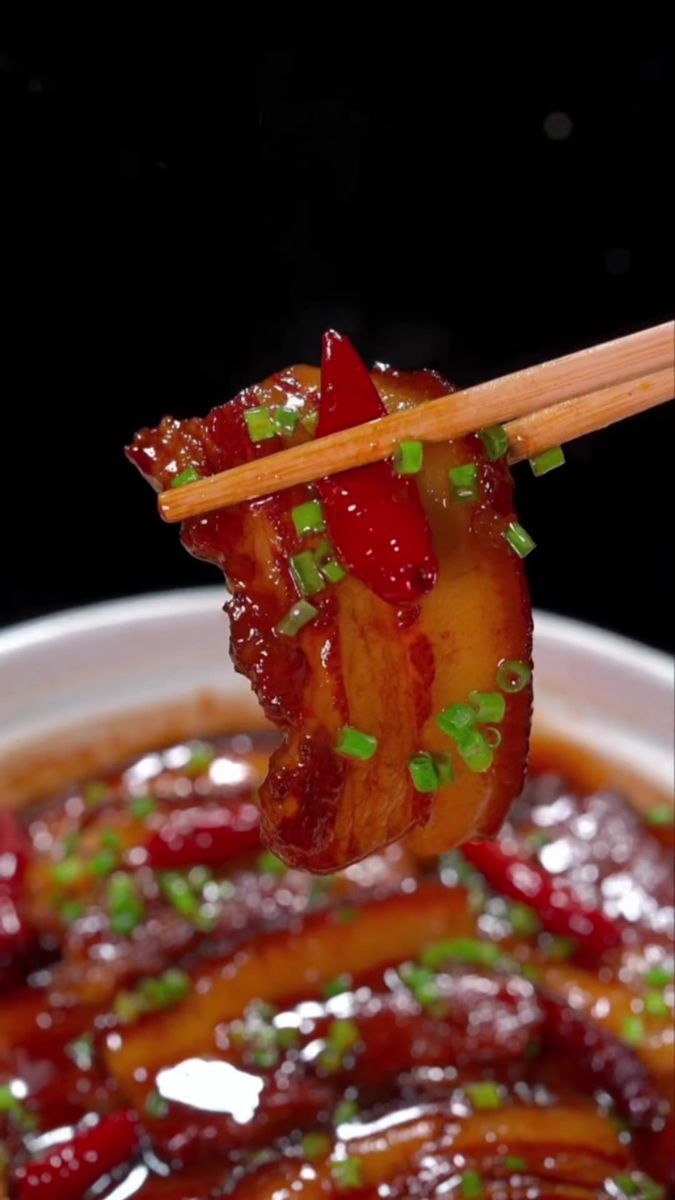 Cỗ b&agrave;n ng&agrave;y Tết, nhiều nh&agrave; ki&ecirc;ng n&ecirc;m nếm kiểu n&agrave;y v&igrave; sợ &ldquo;đứt lộc&rdquo;- Ảnh 1.