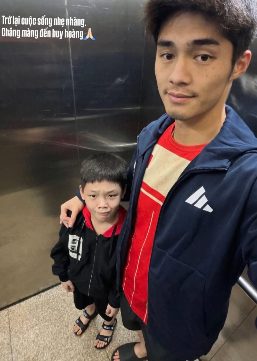 Đối lập: C&ugrave;ng l&agrave; thủ m&ocirc;n hotboy U23 Việt Nam, Cao Văn B&igrave;nh được fan v&acirc;y k&iacute;n, Trung Ki&ecirc;n từng hot nay lặng lẽ qu&aacute;!- Ảnh 4.