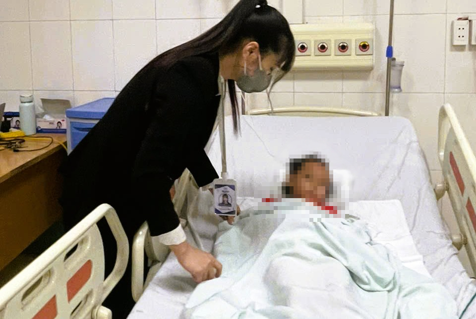 Thông tin mới về sức khỏe 3 cháu nhỏ bị mẹ cho uống trà sữa pha thuốc diệt chuột- Ảnh 1. Thông tin mới về sức khỏe 3 cháu nhỏ bị mẹ cho uống trà sữa pha thuốc diệt chuột- Ảnh 1.