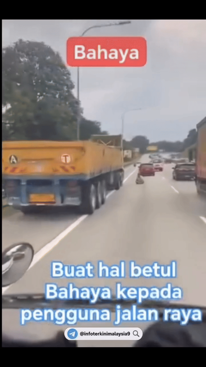 Tài xế xe tải dừng xe ở lề đường, ngồi khoanh chân làm 1 việc khiến ai đi qua cũng lắc đầu khó hiểu- Ảnh 1. Tài xế xe tải dừng xe ở lề đường, ngồi khoanh chân làm 1 việc khiến ai đi qua cũng lắc đầu khó hiểu- Ảnh 1.