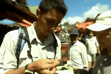 "Ho&agrave;ng tử ch&acirc;u &Aacute;" Minh Đạo bị kh&aacute;n giả đ&ograve;i đuổi khỏi showbiz sau khi lộ video ăn thịt dơi "nhạy cảm"- Ảnh 3.