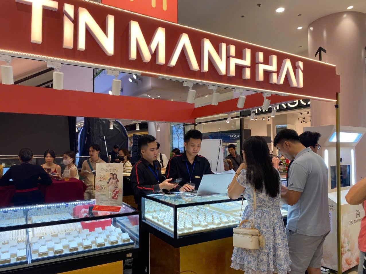 Ở S&agrave;i G&ograve;n, người ta đeo v&agrave;ng kiểu n&agrave;y!- Ảnh 8.