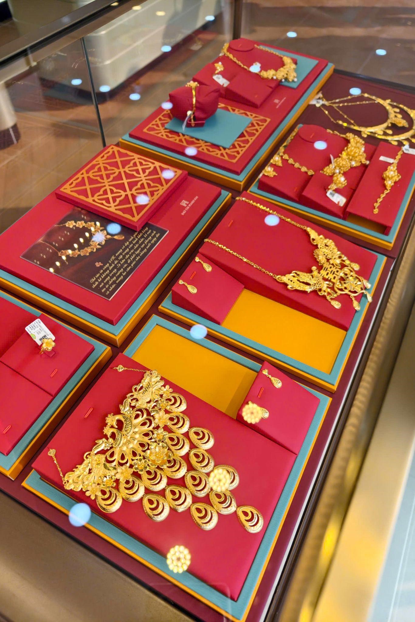 Ở S&agrave;i G&ograve;n, người ta đeo v&agrave;ng kiểu n&agrave;y!- Ảnh 5.