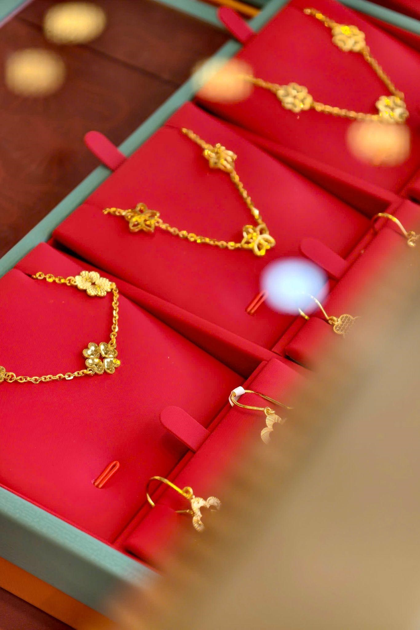 Ở S&agrave;i G&ograve;n, người ta đeo v&agrave;ng kiểu n&agrave;y!- Ảnh 6.