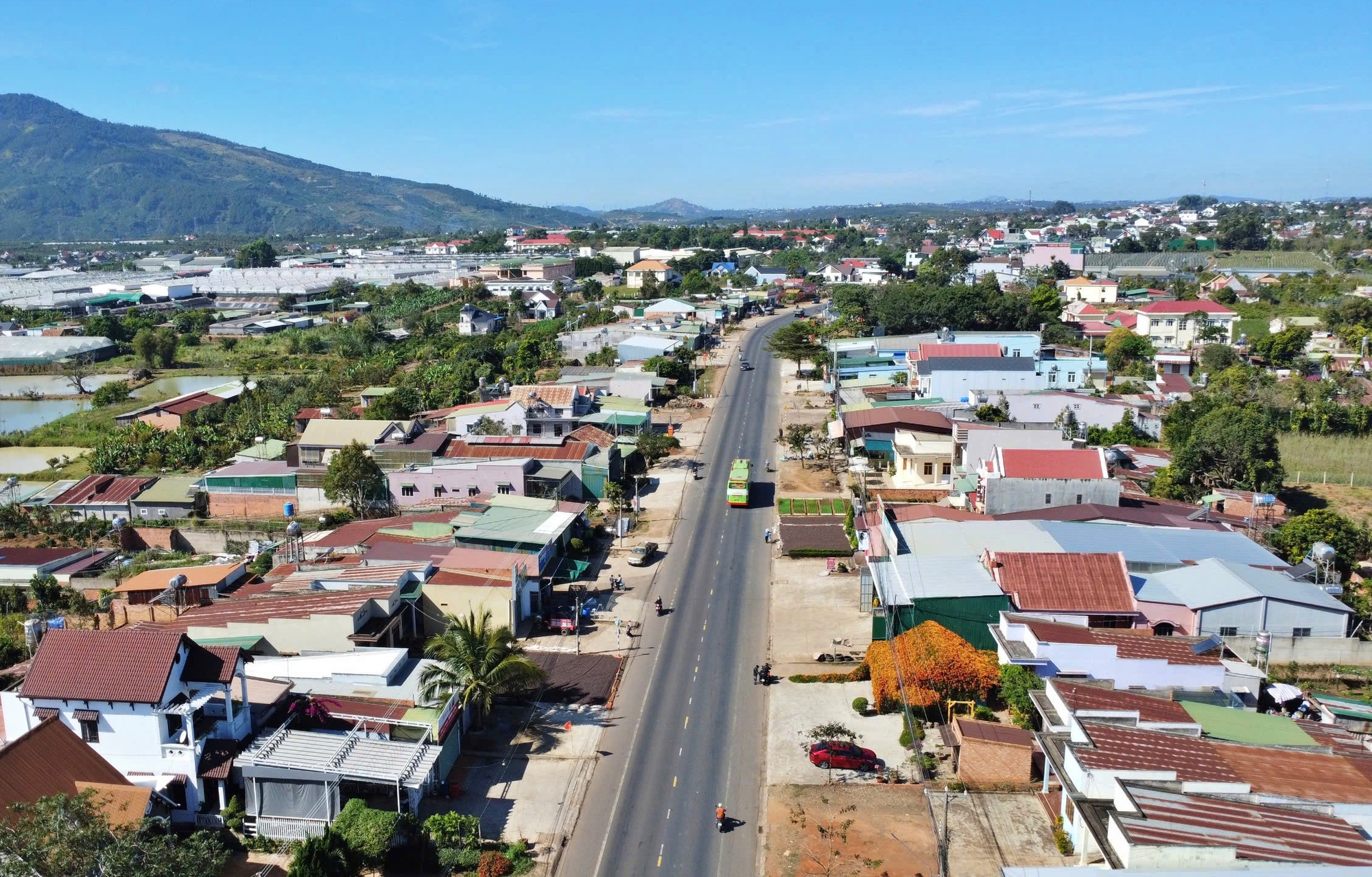 Căn nh&agrave; đang "nổi như cồn" ở L&acirc;m Đồng- Ảnh 1.