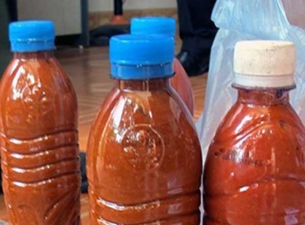 N&oacute;i thẳng: Gặp 3 loại tương ớt n&agrave;y ở chợ th&igrave; quay xe ngay kẻo "bệnh từ miệng m&agrave; v&agrave;o"- Ảnh 1.