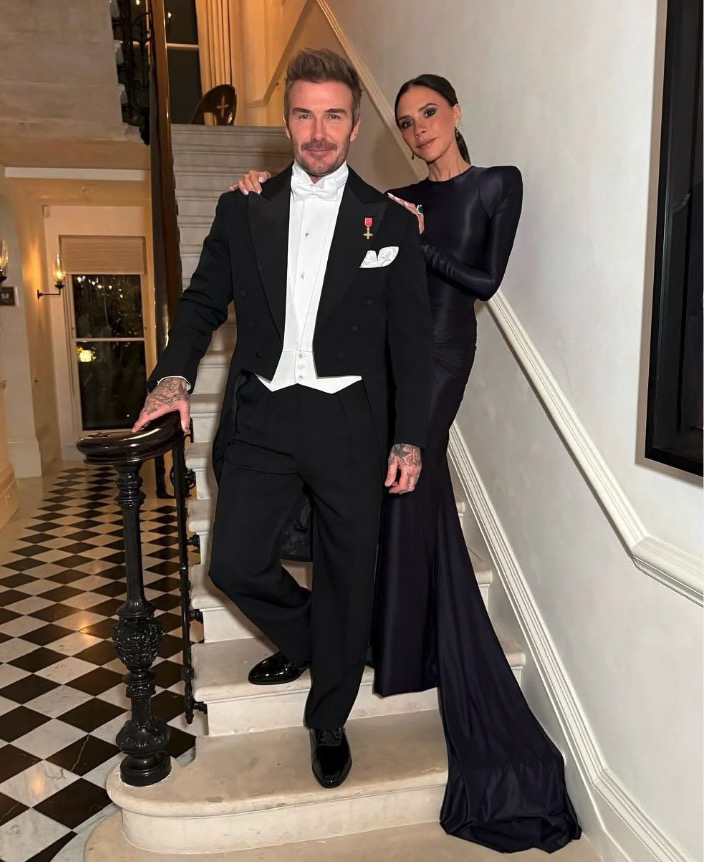 Kh&ocirc;ng ai cư xử như David Beckham v&agrave; Victoria: Đến nh&agrave; th&ocirc;ng gia c&ograve;n mang d&agrave;n vệ sĩ h&ugrave;ng hổ, tưởng đ&acirc;u dằn mặt?- Ảnh 1.