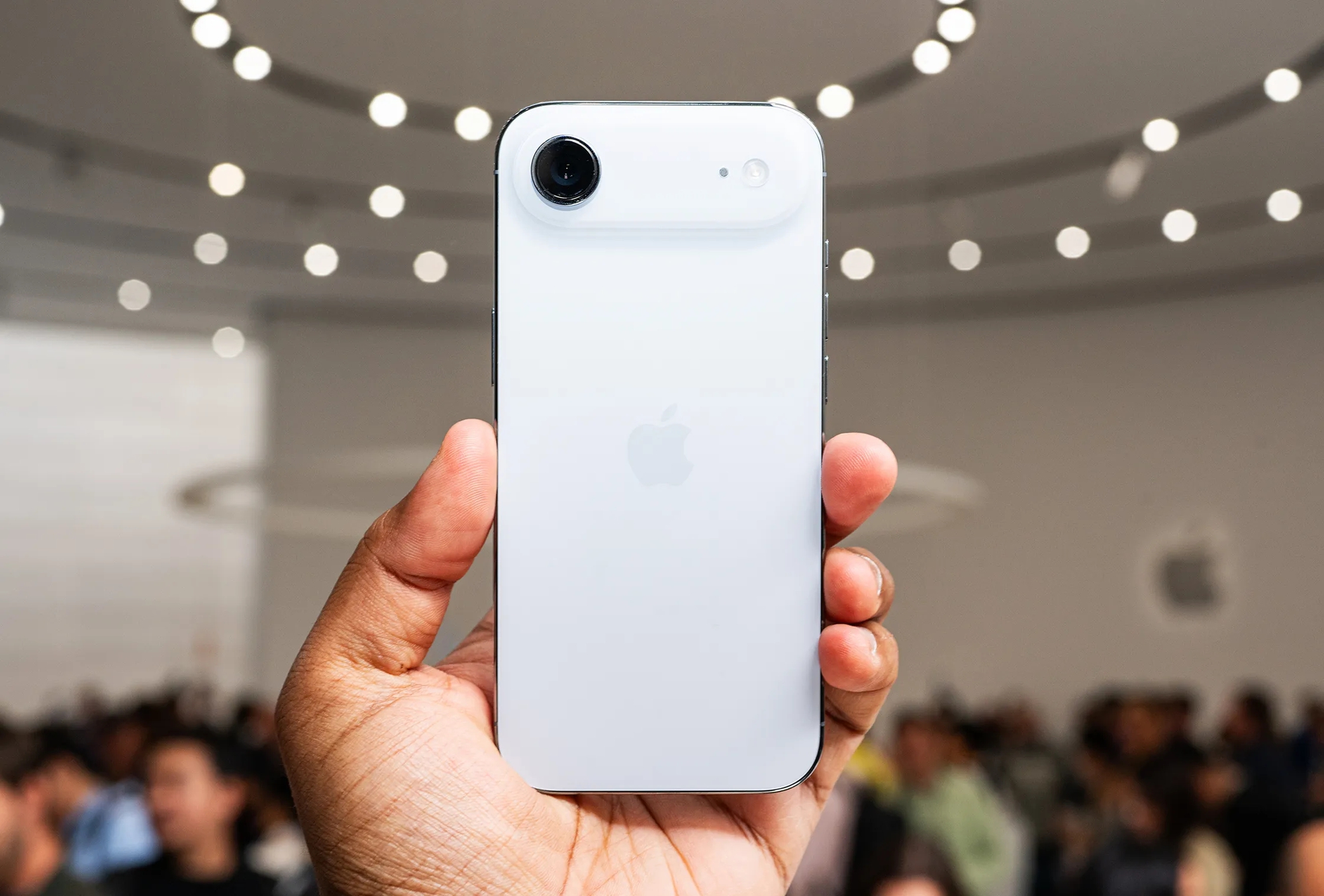 Mẫu iPhone mới giảm gi&aacute; gần 10 triệu đồng trước Tết- Ảnh 2.