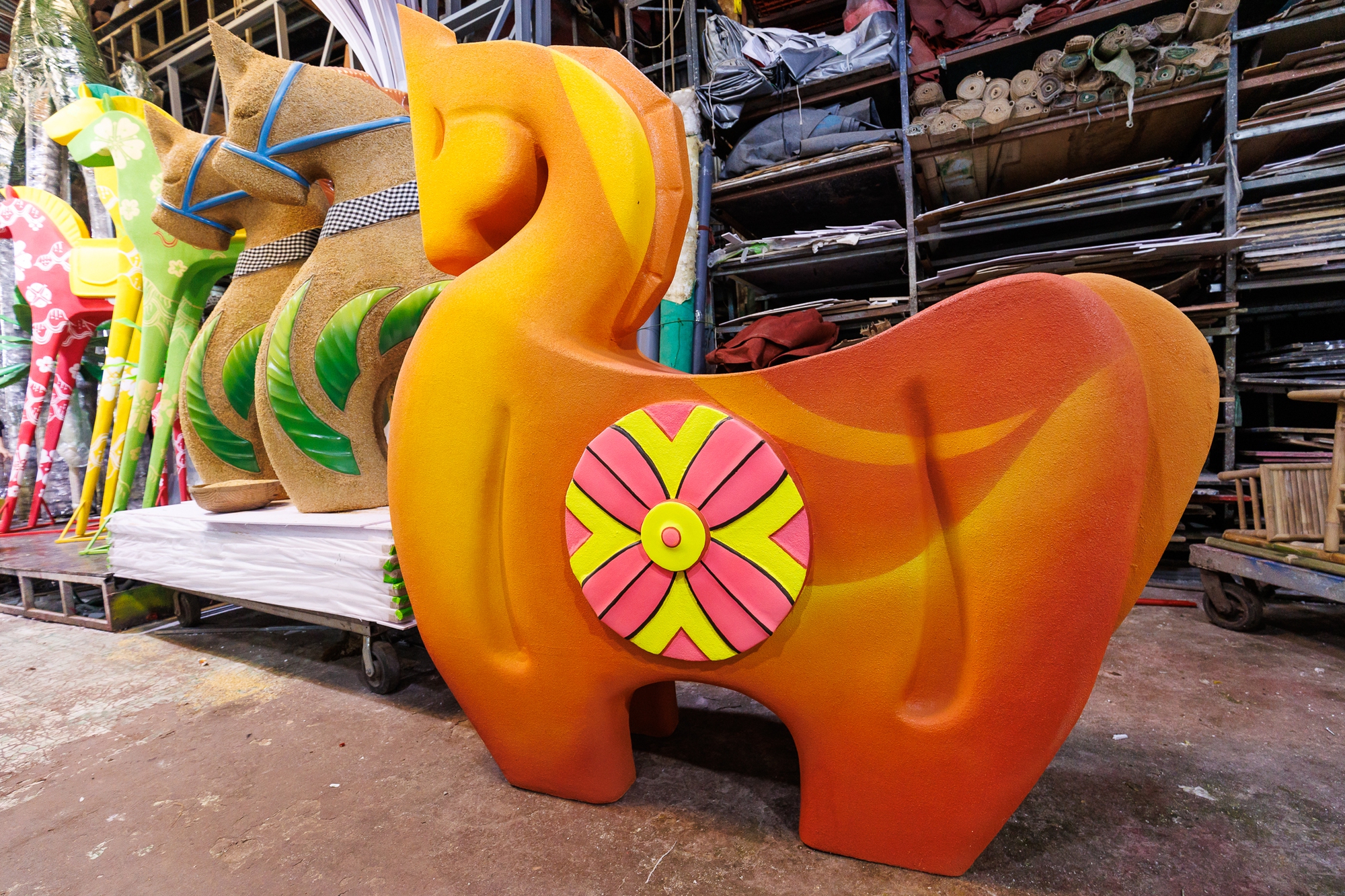 Lộ diện những linh vật ngựa ở Đường hoa Nguyễn Huệ Tết Bính Ngọ 2026- Ảnh 15.