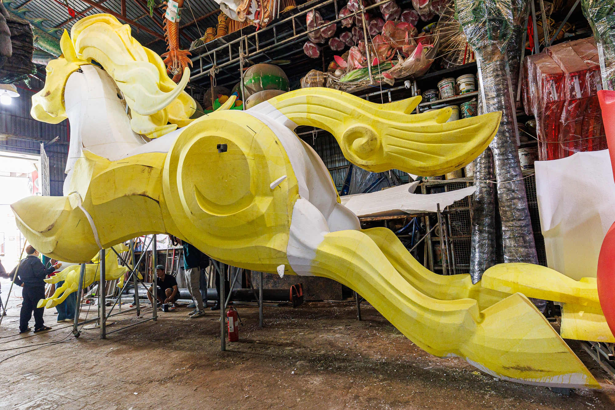 Lộ diện những linh vật ngựa ở Đường hoa Nguyễn Huệ Tết Bính Ngọ 2026- Ảnh 3.