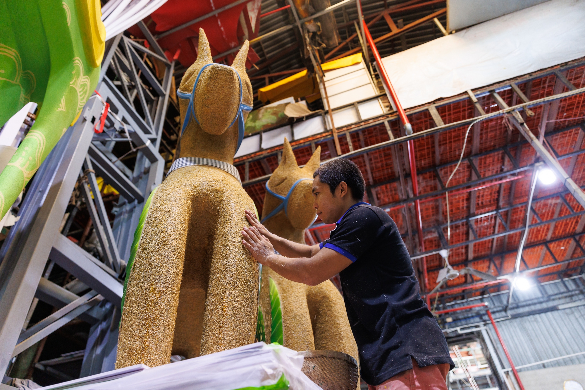 Lộ diện những linh vật ngựa ở Đường hoa Nguyễn Huệ Tết Bính Ngọ 2026- Ảnh 2.