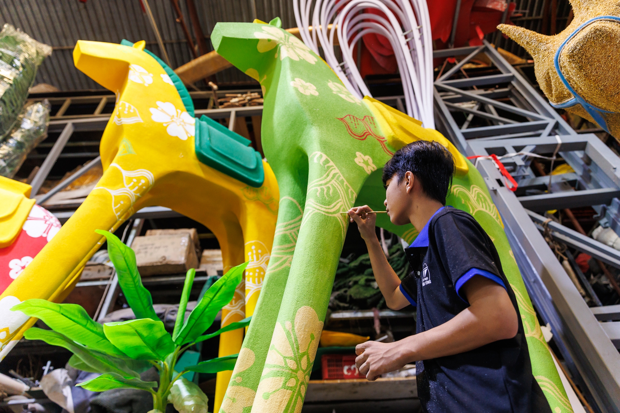 Lộ diện những linh vật ngựa ở Đường hoa Nguyễn Huệ Tết Bính Ngọ 2026- Ảnh 1.