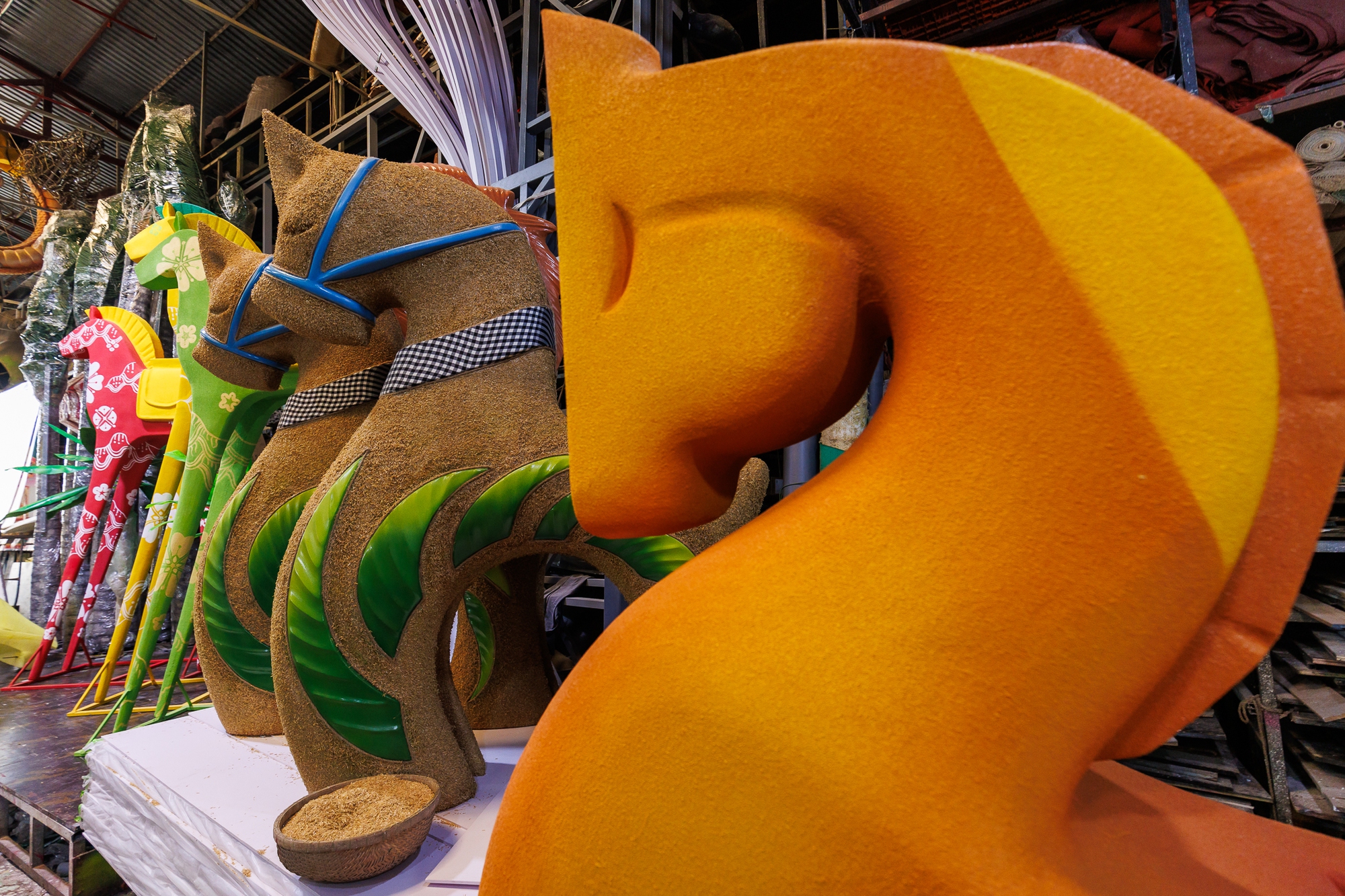 Lộ diện những linh vật ngựa ở Đường hoa Nguyễn Huệ Tết Bính Ngọ 2026- Ảnh 6.