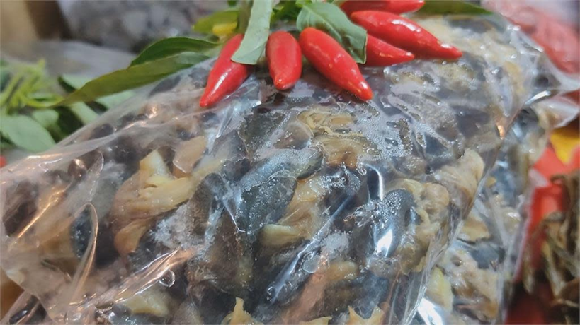 Triệt ph&aacute; 'xưởng' d&ugrave;ng ho&aacute; chất ng&acirc;m 3 tấn thịt ốc b&aacute;n ra thị trường: Natri silicate độc hại thế n&agrave;o?- Ảnh 2.