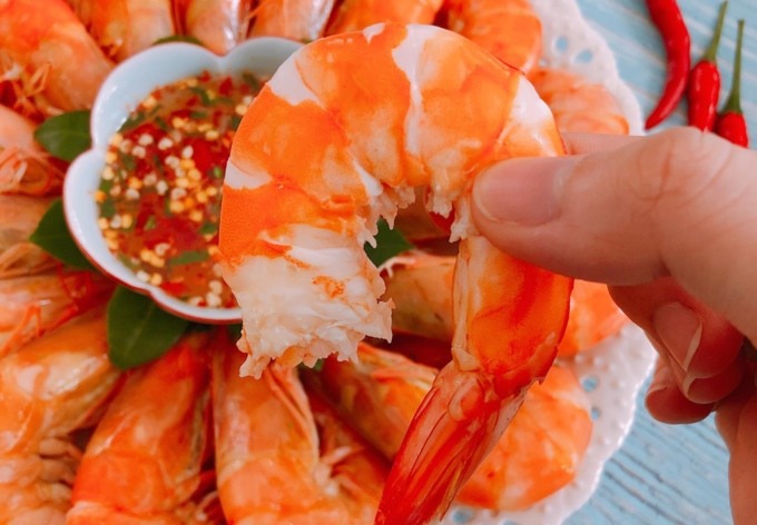 3 đời nhà tôi có bí quyết luộc tôm đỏ au, ngọt thịt lại không tanh: Tết này mời bạn áp dụng thử- Ảnh 1. 3 đời nhà tôi có bí quyết luộc tôm đỏ au, ngọt thịt lại không tanh: Tết này mời bạn áp dụng thử- Ảnh 1.