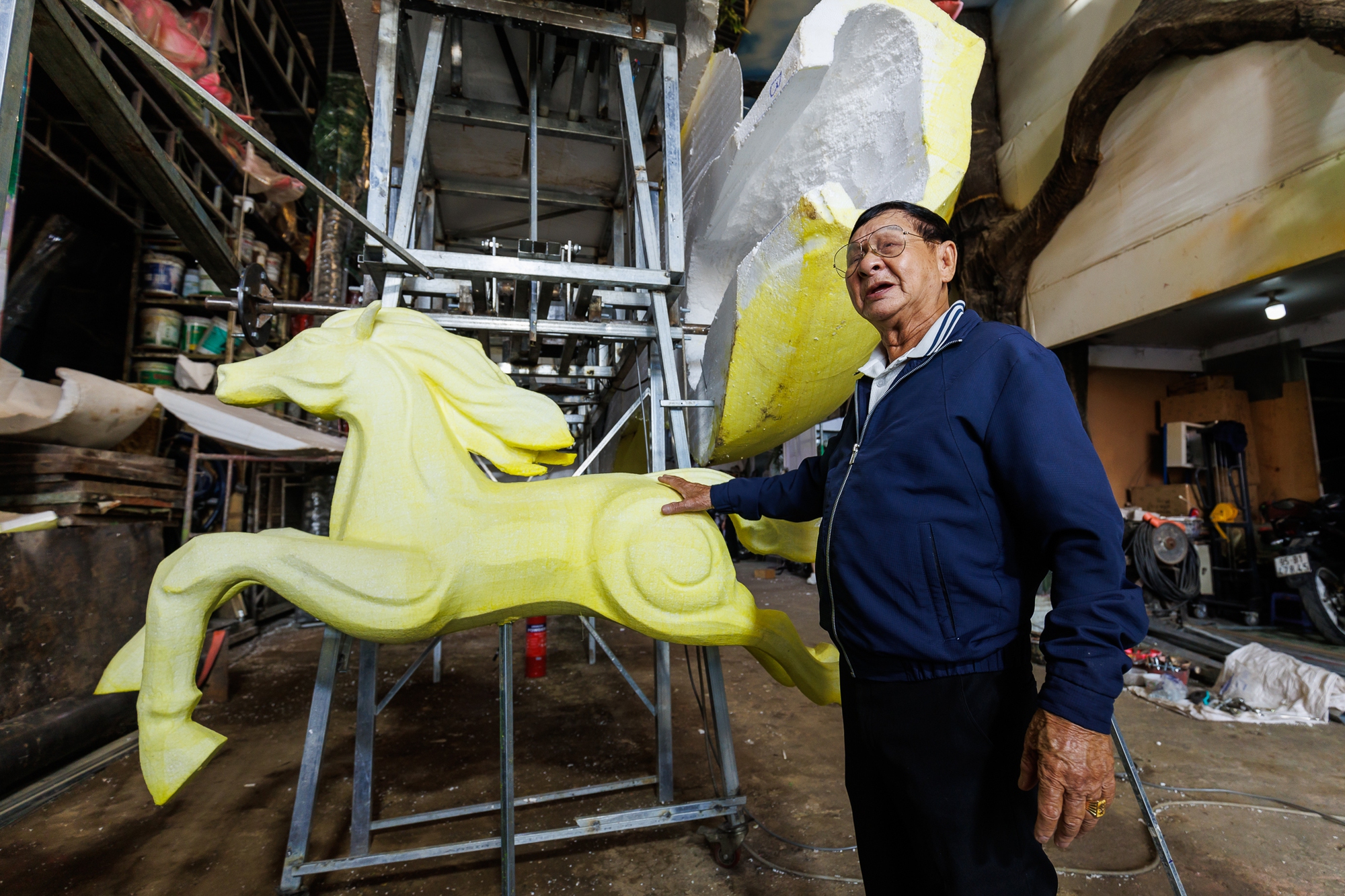 Lộ diện những linh vật ngựa ở Đường hoa Nguyễn Huệ Tết Bính Ngọ 2026- Ảnh 7.