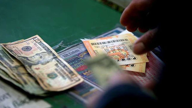 Ph&aacute;t hiện 1 thợ x&acirc;y SN 1987 c&oacute; số dư t&agrave;i khoản tăng 35 tỷ đồng chỉ trong 1 đ&ecirc;m, nhưng 3 th&aacute;ng sau nằm trong xe cứu thương hối hận- Ảnh 4.