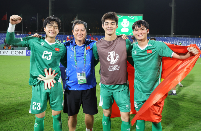 Lộ b&iacute; mật: Hotboy Cao Văn B&igrave;nh được "nhắc b&agrave;i" để cản ph&aacute; xuất thần trước U23 H&agrave;n Quốc ở U23 ch&acirc;u &Aacute;- Ảnh 2.