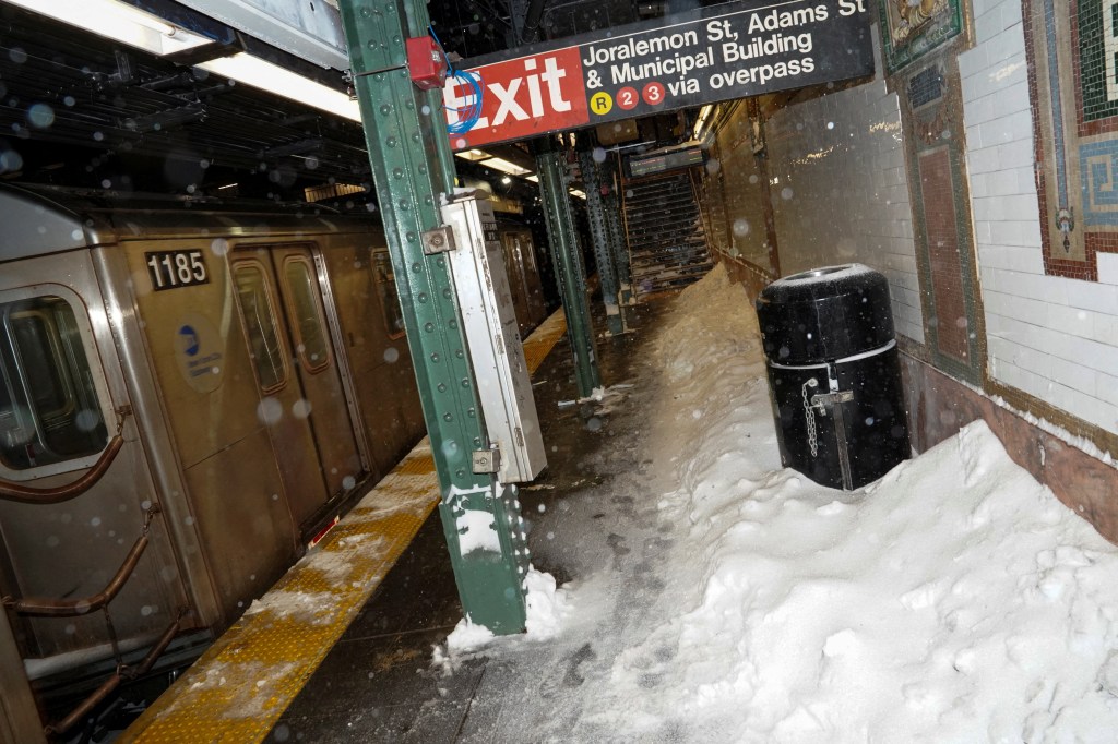 Thảm hoạ tuyết trắng lịch sử tại Mỹ khiến ít nhất 28 người thiệt mạng, nhiều trường hợp vô cùng thương tâm- Ảnh 1. Thảm hoạ tuyết trắng lịch sử tại Mỹ khiến ít nhất 28 người thiệt mạng, nhiều trường hợp vô cùng thương tâm- Ảnh 1.