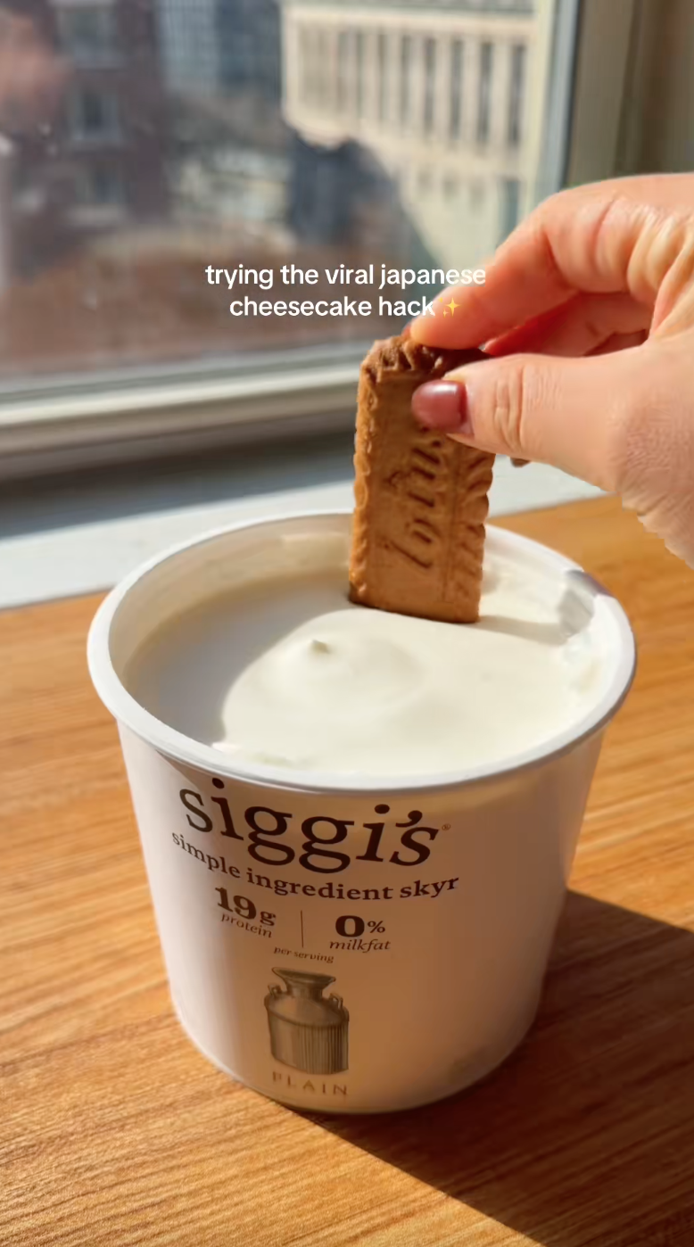 Rộ trào lưu nhét bánh quy vào sữa chua làm cheesecake, nhưng sao lại bị chê Rộ trào lưu nhét bánh quy vào sữa chua làm cheesecake, nhưng sao lại bị chê