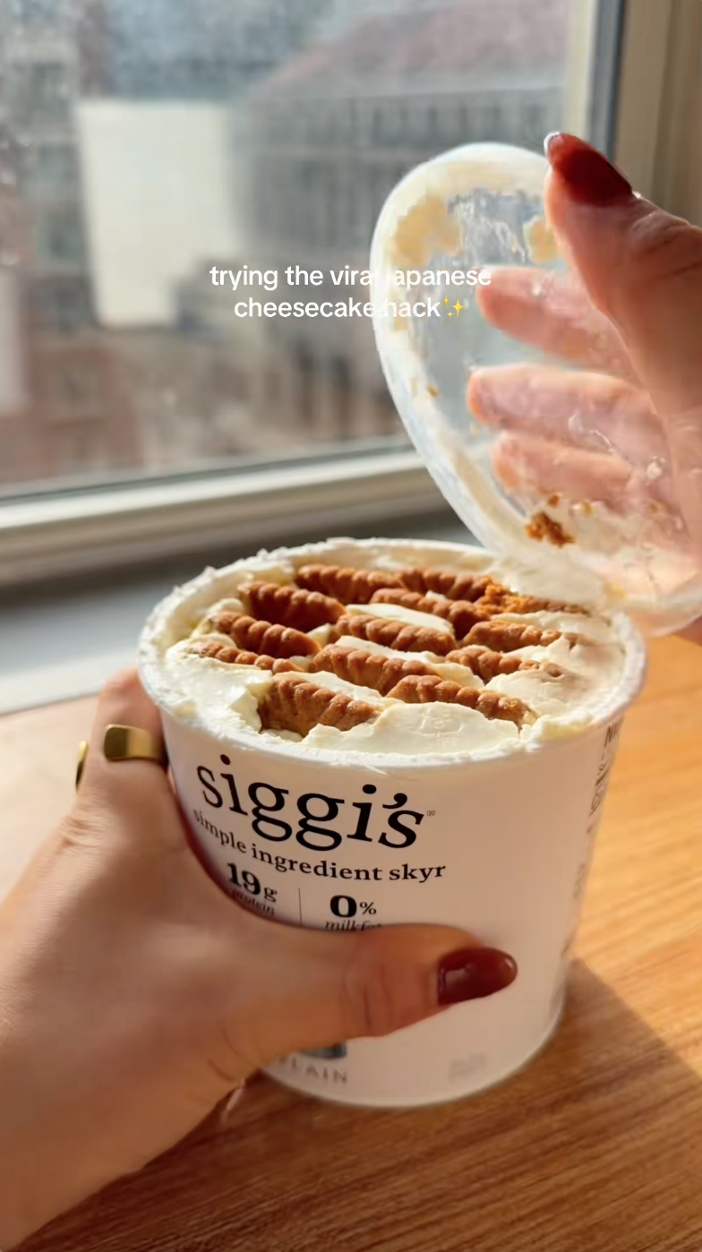 Rộ trào lưu nhét bánh quy vào sữa chua làm cheesecake, nhưng sao lại bị chê Rộ trào lưu nhét bánh quy vào sữa chua làm cheesecake, nhưng sao lại bị chê