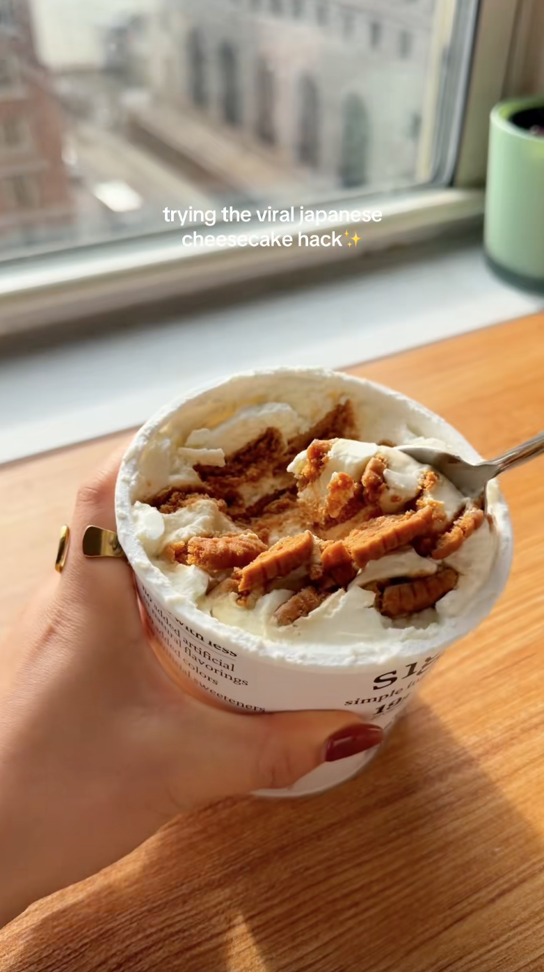 Rộ trào lưu nhét bánh quy vào sữa chua làm cheesecake, nhưng sao lại bị chê Rộ trào lưu nhét bánh quy vào sữa chua làm cheesecake, nhưng sao lại bị chê