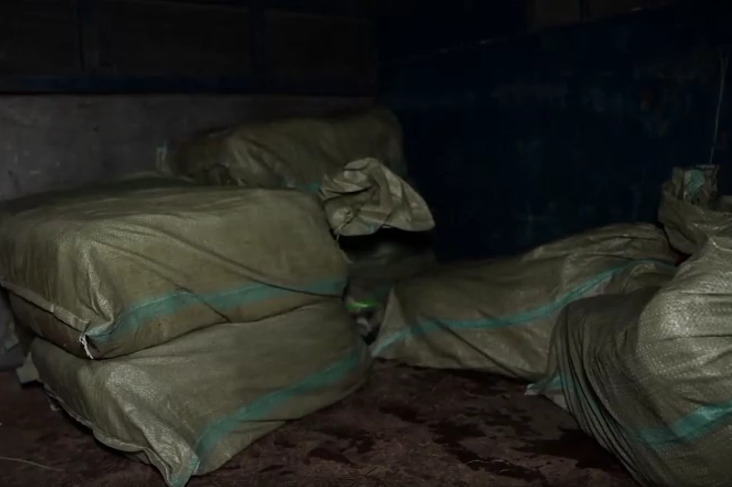 Lợi nhuận "khủng" ph&iacute;a sau đường d&acirc;y lạp xưởng nướng đ&aacute; nhập lậu b&aacute;n vỉa h&egrave;- Ảnh 9.