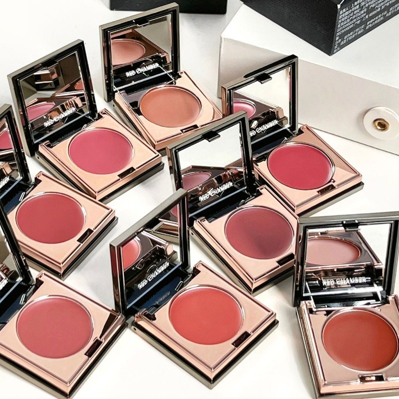 Đường đua &aacute;o d&agrave;i Tết sẽ dễ thất bại nếu n&agrave;ng chưa sắm 5 item makeup n&agrave;y- Ảnh 1.