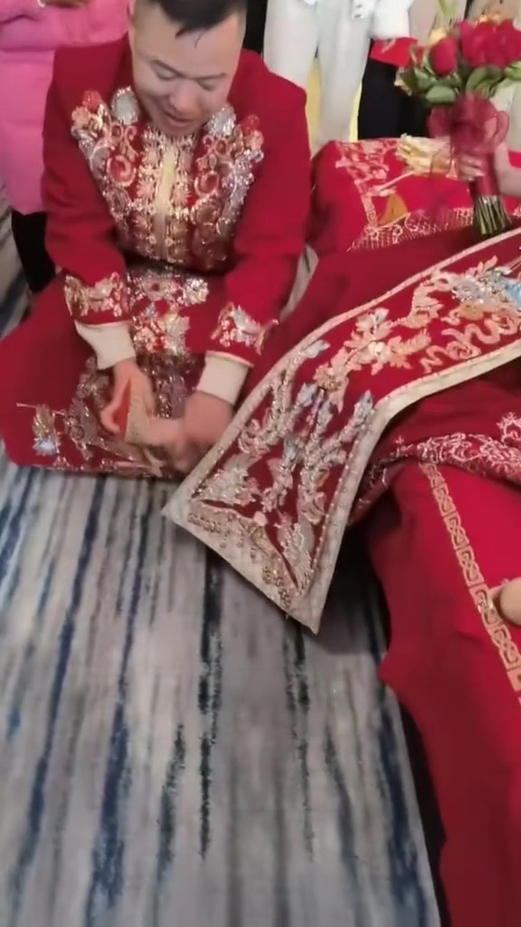 Đ&aacute;m cưới của T&ocirc;n Bằng v&agrave; vợ k&eacute;m 26 tuổi: C&ocirc; d&acirc;u lộ nhan sắc thật qua cam thường- Ảnh 4.