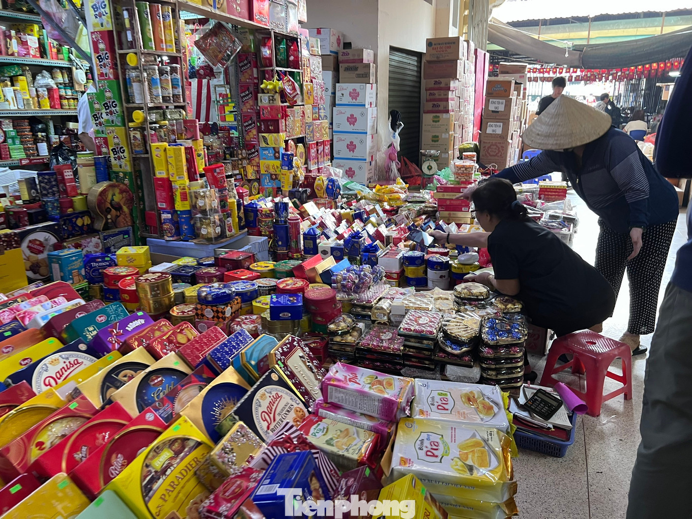Cảnh tượng lạ ở chợ truyền thống TPHCM l&uacute;c cận Tết- Ảnh 4.