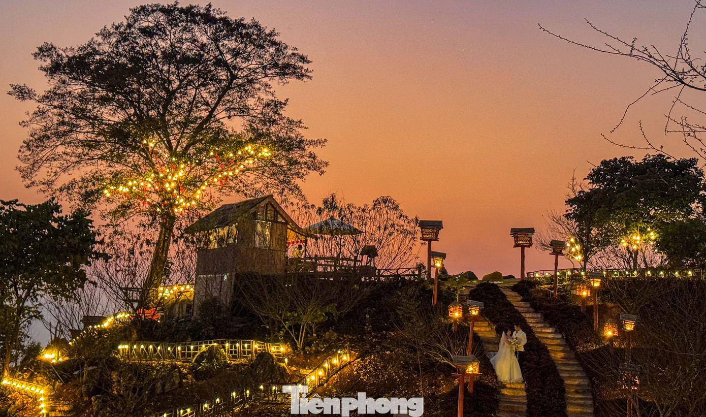 Cảnh tượng 'độc nhất v&ocirc; nhị' ở điểm check-in cao nhất Mộc Ch&acirc;u- Ảnh 9.