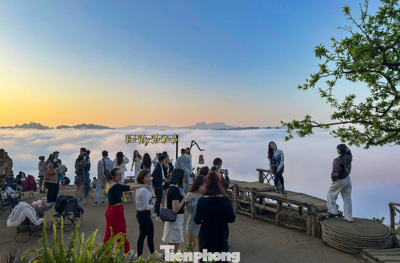 Cảnh tượng 'độc nhất v&ocirc; nhị' ở điểm check-in cao nhất Mộc Ch&acirc;u- Ảnh 4.