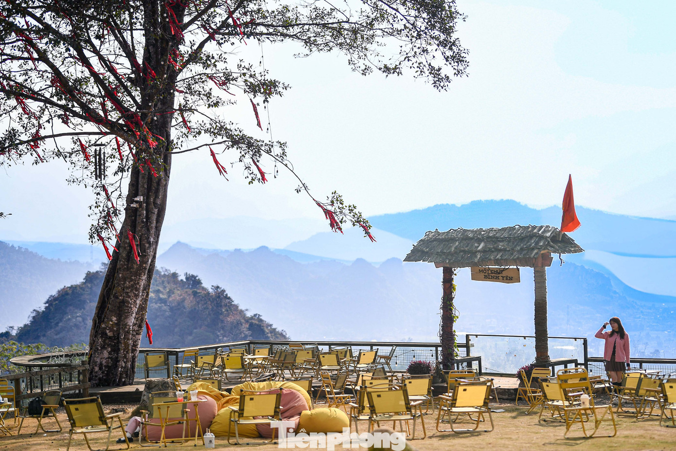 Cảnh tượng 'độc nhất v&ocirc; nhị' ở điểm check-in cao nhất Mộc Ch&acirc;u- Ảnh 3.