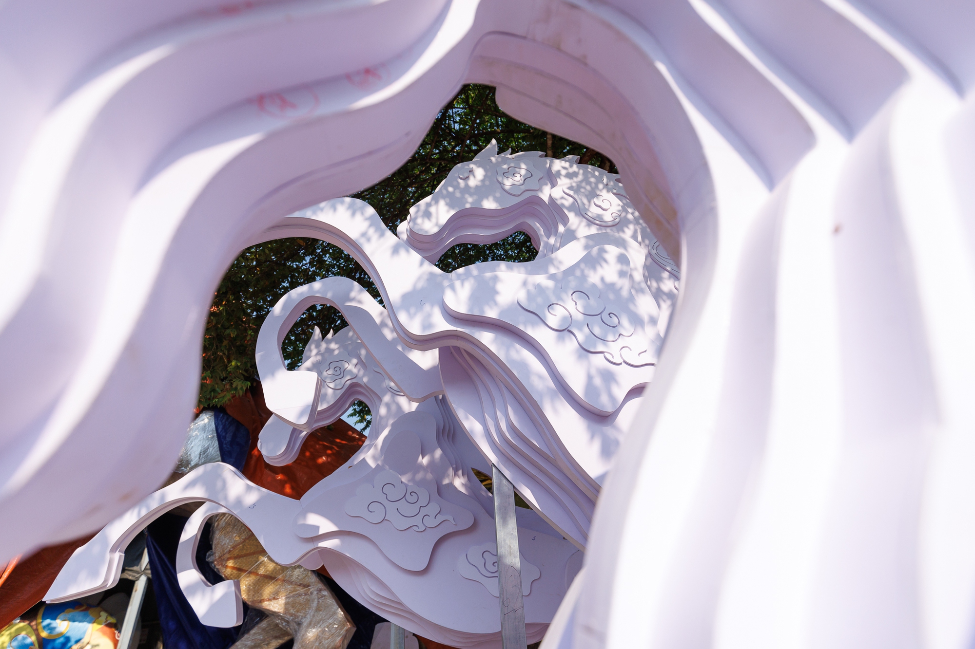 Lộ diện những linh vật ngựa ở Đường hoa Nguyễn Huệ Tết Bính Ngọ 2026- Ảnh 11.