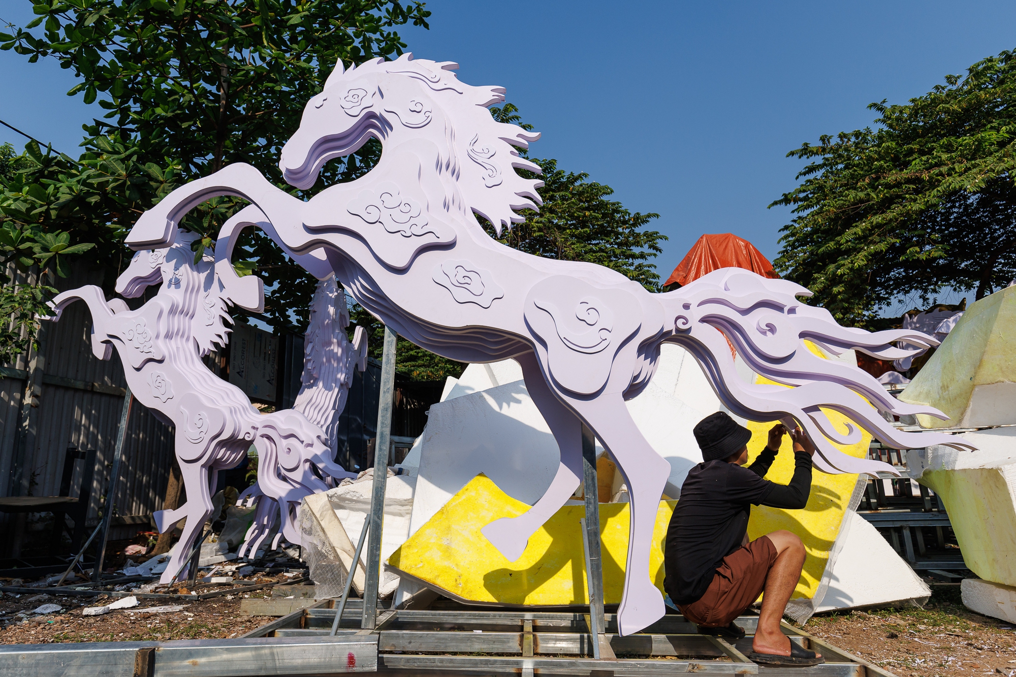 Lộ diện những linh vật ngựa ở Đường hoa Nguyễn Huệ Tết Bính Ngọ 2026- Ảnh 13.