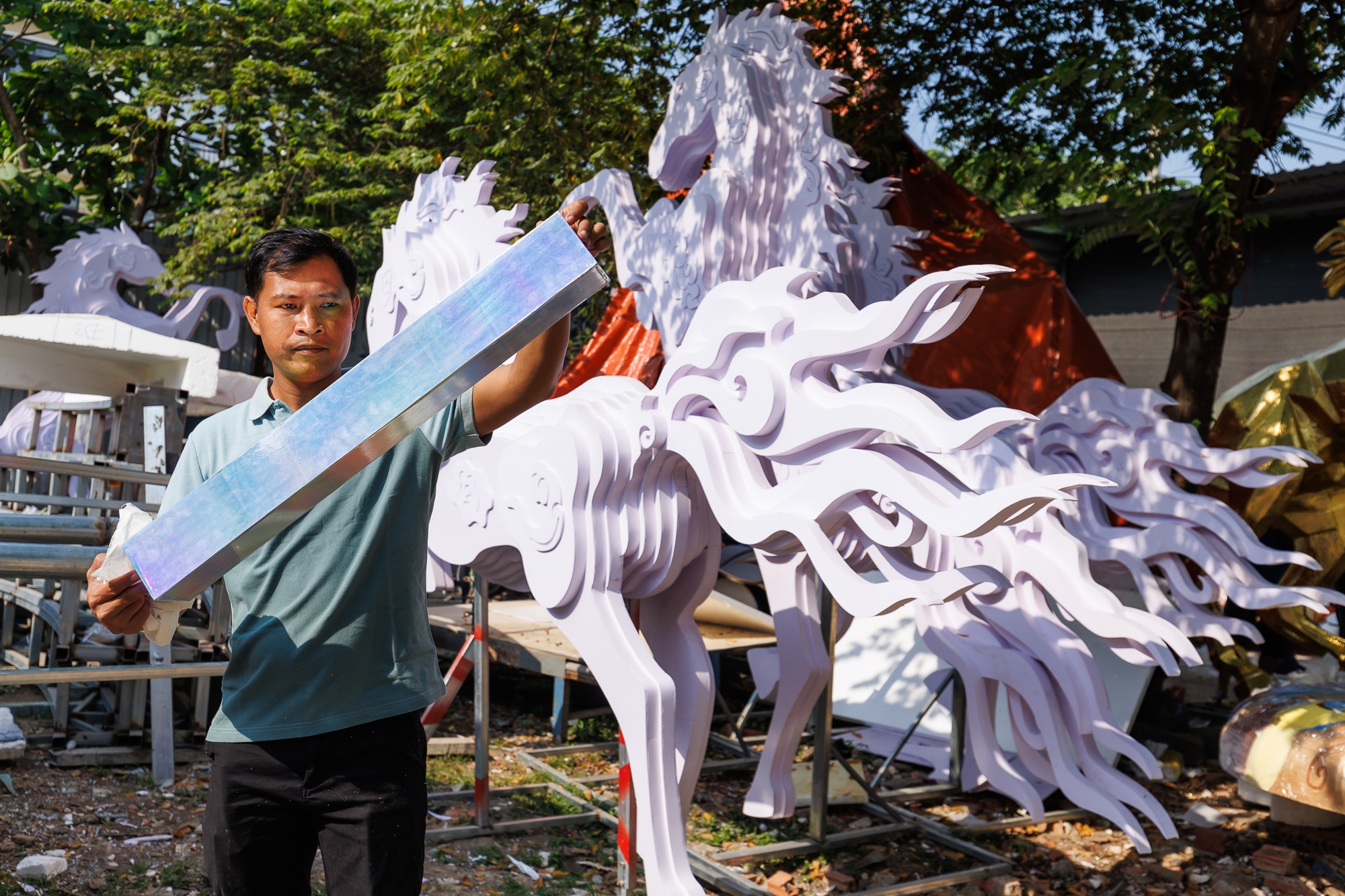 Lộ diện những linh vật ngựa ở Đường hoa Nguyễn Huệ Tết Bính Ngọ 2026- Ảnh 10.