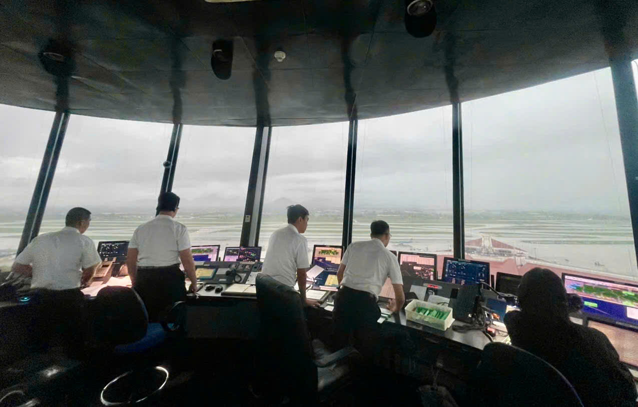 Nội B&agrave;i "t&ecirc; liệt" tạm thời v&igrave; sương m&ugrave;, nhiều chuyến bay phải bay v&ograve;ng, ho&atilde;n cất c&aacute;nh, chuyển hướng- Ảnh 2.