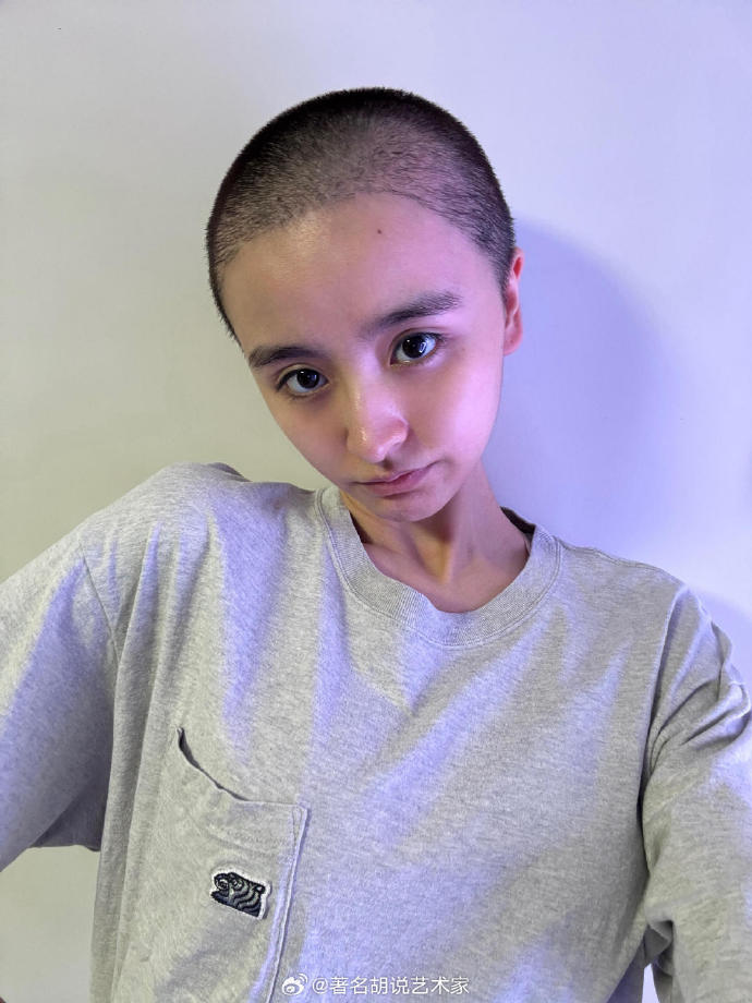 Sự hết thời của mỹ nh&acirc;n c&oacute; gương mặt đẹp nhất showbiz: Giải nghệ rồi cạo đầu g&acirc;y sốc, l&agrave;m 1 điều cả triệu người dậy s&oacute;ng- Ảnh 6.