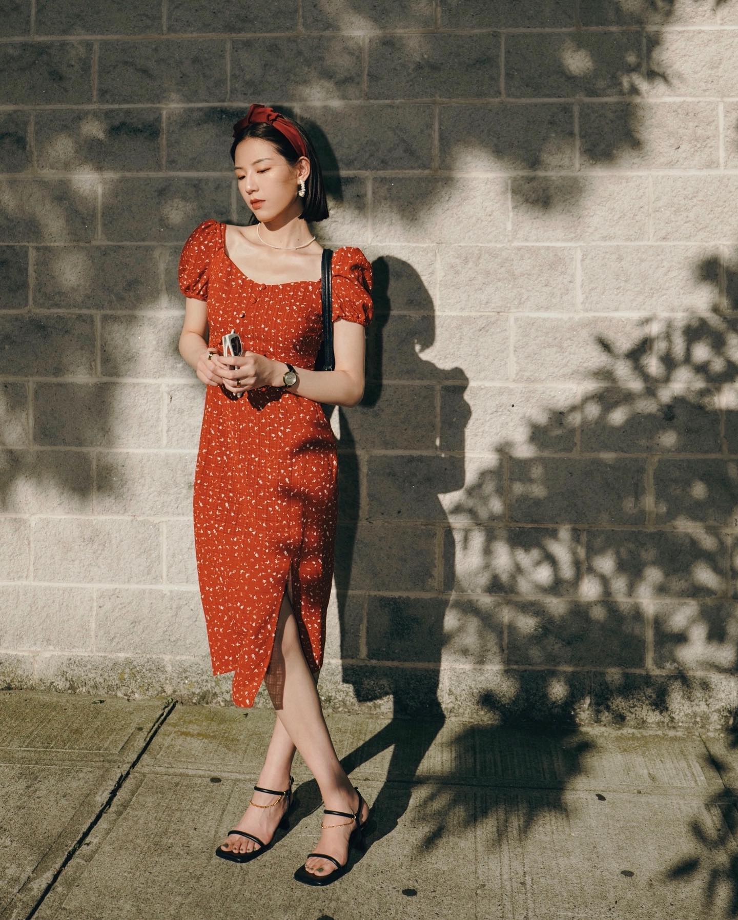 5 mẫu v&aacute;y d&aacute;ng d&agrave;i gi&uacute;p chị em mặc đẹp hơn trong năm 2026- Ảnh 8.