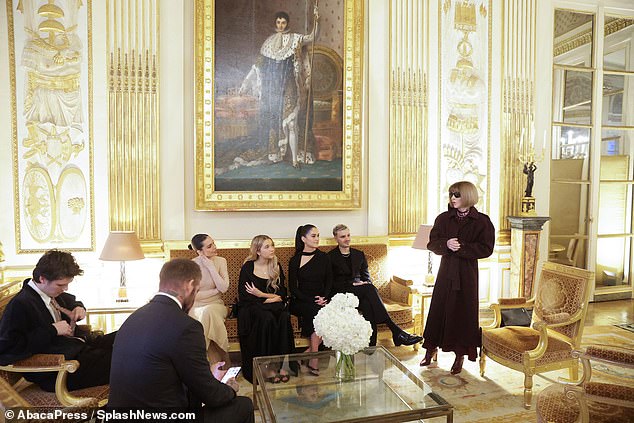 Thương Harper mới 14 tuổi phải đau l&ograve;ng v&igrave; drama gia đ&igrave;nh Beckham, Brooklyn đ&ograve;i gặp em g&aacute;i nhưng kh&ocirc;ng muốn chạm mặt bố mẹ- Ảnh 8.