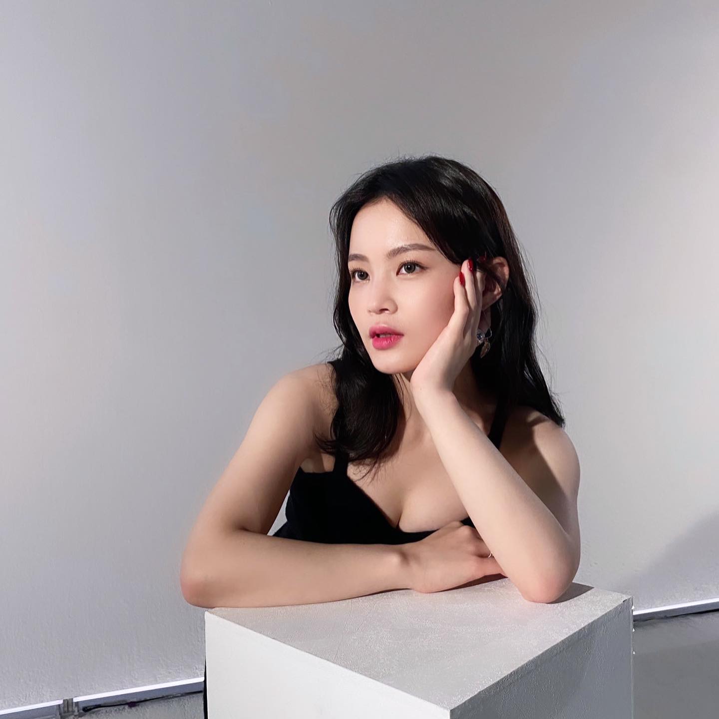 Sự hết thời của &ldquo;vi&ecirc;n ngọc qu&yacute;&rdquo; l&agrave;ng giải tr&iacute;: Biến mất nửa thập kỷ, nay đối mặt với &aacute;n t&ugrave; cả c&otilde;i mạng sốc- Ảnh 1.