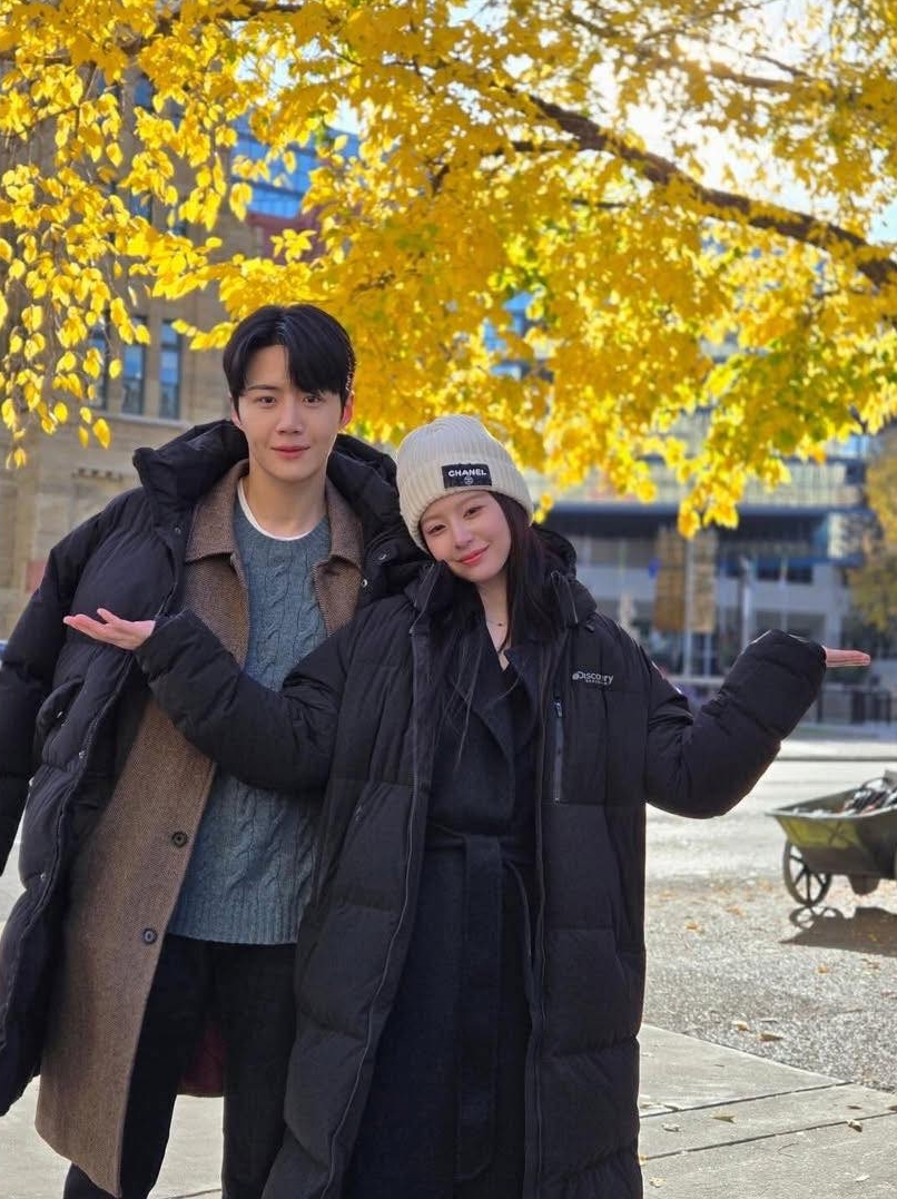 Tiếng l&ograve;ng được đền đ&aacute;p khi phim H&agrave;n tuyệt đỉnh quay th&ecirc;m 4 tập: Tất cả nhờ cặp ch&iacute;nh si&ecirc;u đẹp, y&ecirc;u chết mất th&ocirc;i- Ảnh 4.